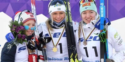 Lahti, Finland 20190124.
Frida Karlsson of Sweden (C) on podium with her gold medal of the Ladies' U20 Cross Country Skiing 15km Classic Style event of the FIS Nordic Junior and U23 Cross Country World Ski Championships 2019 in Lahti, Finland on Thursday, January 24, 2019. Left the silver-medalist Helene Marie Fossesholm of Norway, right bronze-medalist Anita Korva of Finland.
Foto: Jussi Nukari/Lehtikuva / NTB scanpix